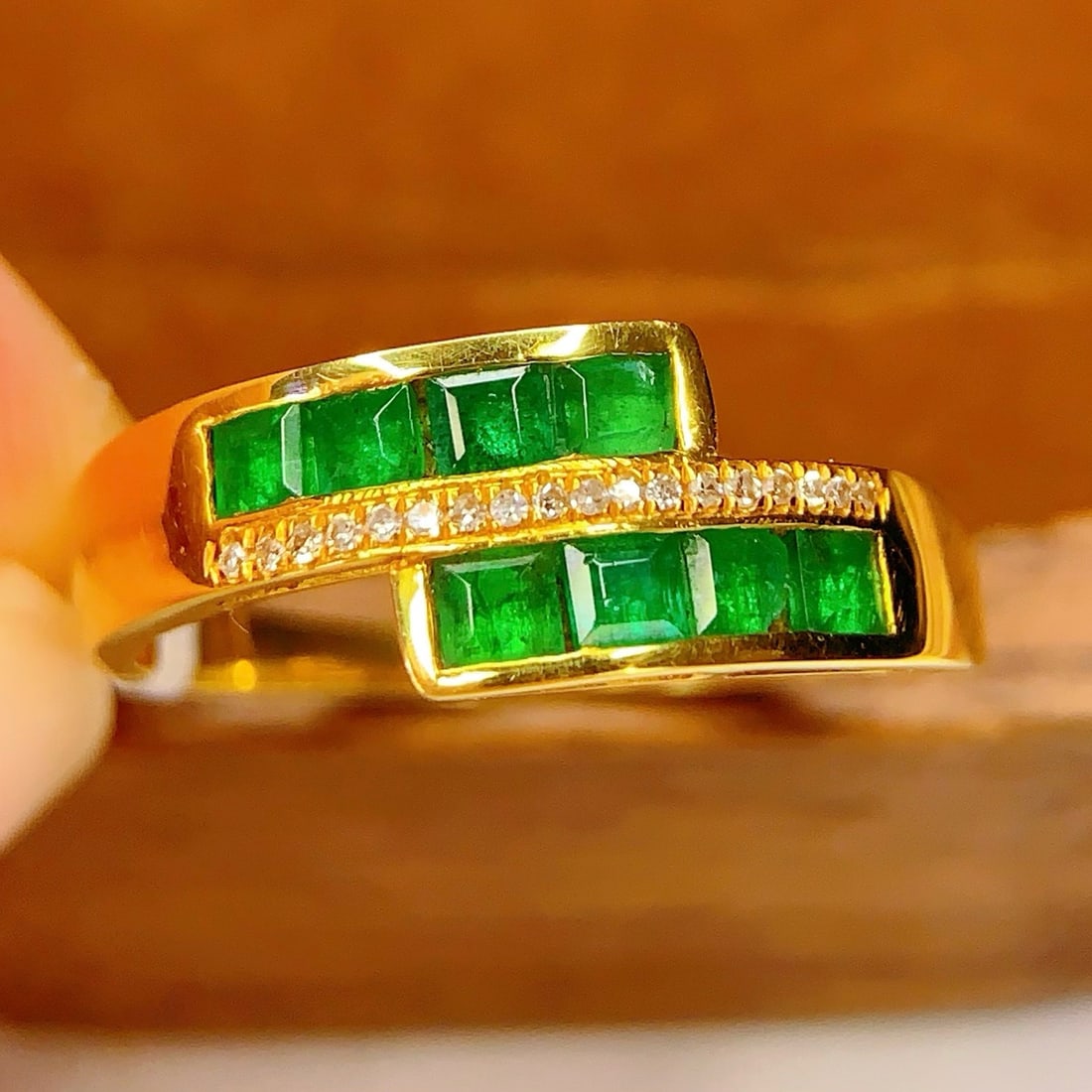 14k Gold 1.2 Ct Vivid Green Natural Emerald & Diamond Ring - 4