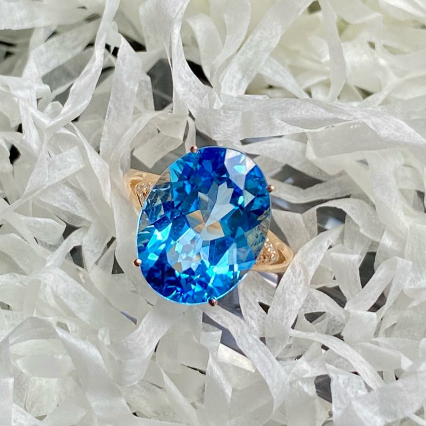 14k Gold 9.25 Ct Natural Topaz & Diamond Ring: Ref:231167054 // gold content:14k gold // ring size:7. 25us // // main gemstone:topaz // shape:oval // carat weight:9. 25ct // color:blue // treatment:natural // // adjacent gemstone 2 : diamond //