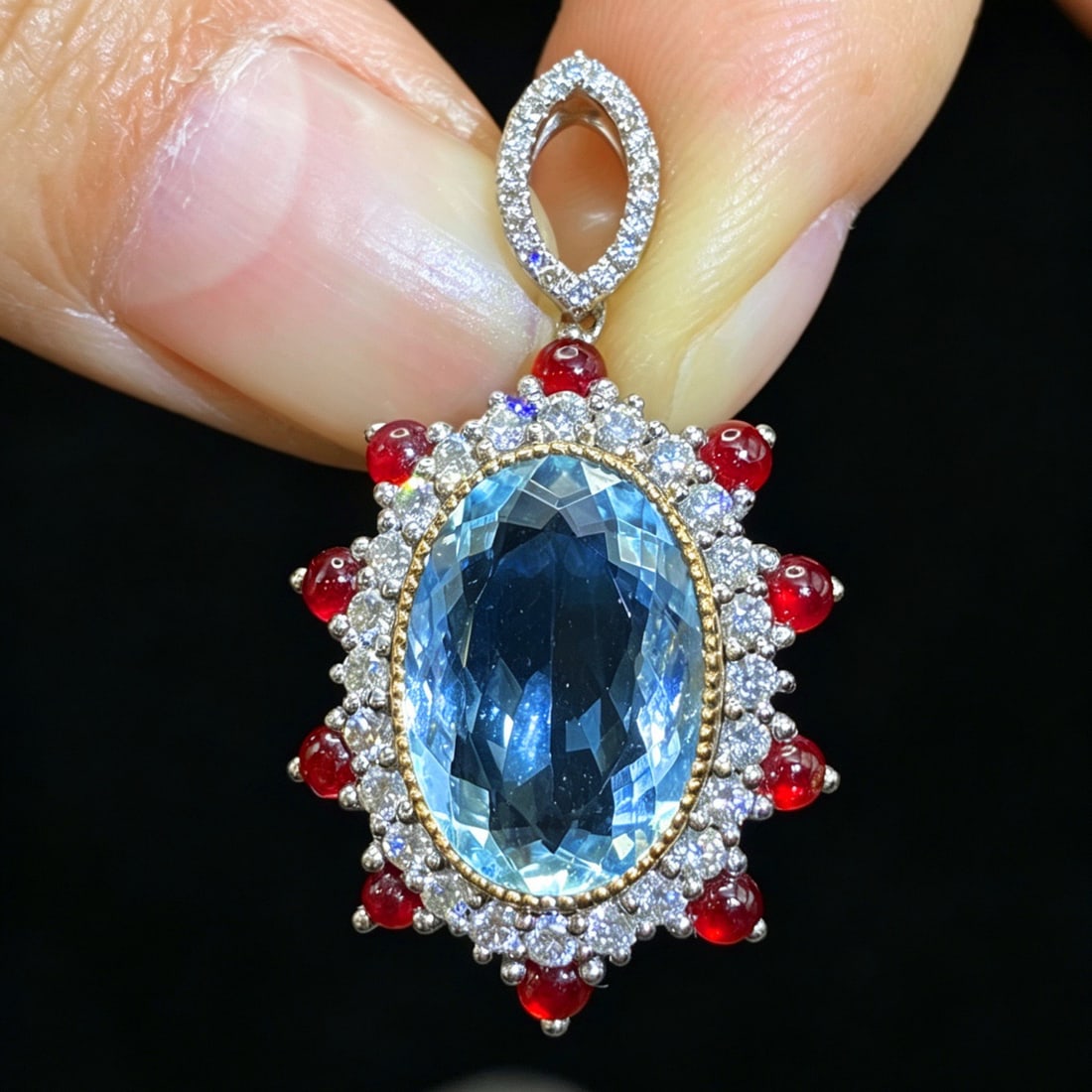 14k Gold 6.18 Ctw Natural Aquamarine & Diamond Pendant( Without Chain ): Ref:231167065 // gold content:14k gold // main gemstone:aquamarine // shape:oval // carat weight:5. 58ct // color:blue // treatment:natural // // adjacent gemstone 2 : diamond // shape:round // carat