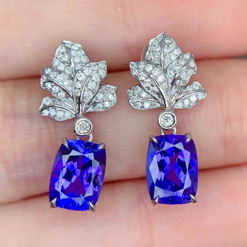 14k Gold 3.38 Ct Natural Tanzanite & Diamond Earrings: Ref:231167066 // gold content:14k gold // main gemstone:tanzanite // shape:cushion // carat weight:3. 38ct // color:blue // treatment:natural // // adjacent gemstone 2 : diamond // shape:round //