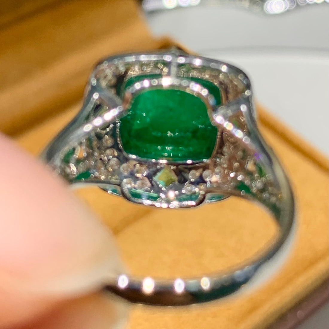 14k Gold 4.5 Ct Natural Emerald & Diamond Ring - 4