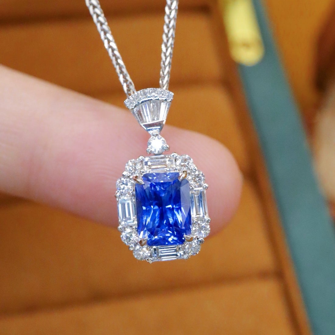 14k Gold 2.77 Ctw Natural Sapphire & Diamond Pendant( Without Chain ): Ref:231167080 // gold content:14k gold // main gemstone:sapphire // shape:octagonal // carat weight:2. 05ct // color:cornflower blue // treatment:natural // // adjacent gemstone 2 : diamond // number