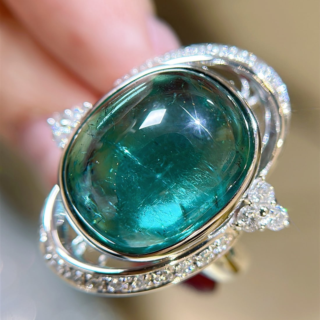 14k Gold 21.59 Ctw Natural Tourmaline & Diamond Ring: Ref:231167109 // gold content:14k gold // ring size:7. 25us // // main gemstone:tourmaline // shape:oval // carat weight:21. 07ct // color:green // treatment:natural // // adjacent gemstone 2 :