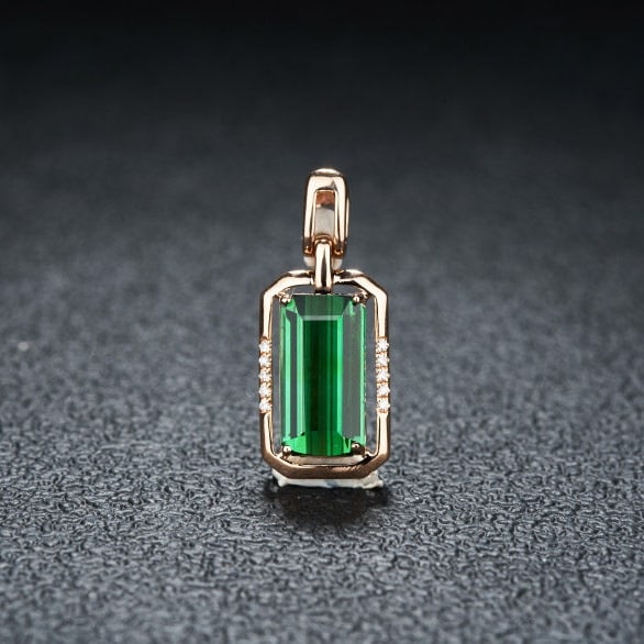 14k Gold 2.92 Ct Natural Tourmaline & Diamond Pendant( Without Chain ): Ref:231167115 // gold content:14k gold // main gemstone:tourmaline // shape:octagonal // carat weight:2. 92ct // color:green // treatment:natural // // adjacent gemstone 2 : diamond // shape:round //