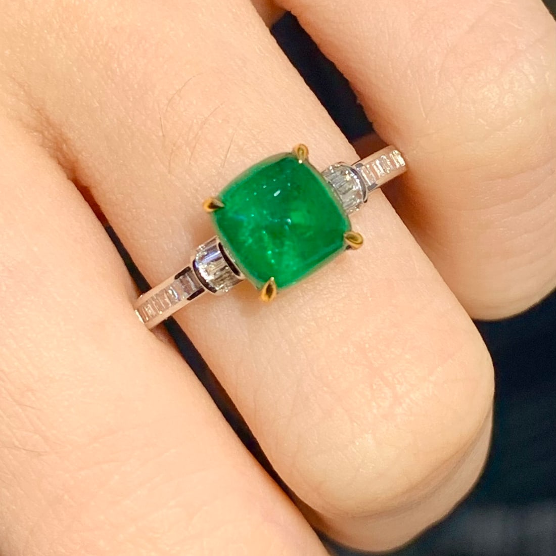 14k Gold 1.9 Ct Natural Emerald & Diamond Ring - 3