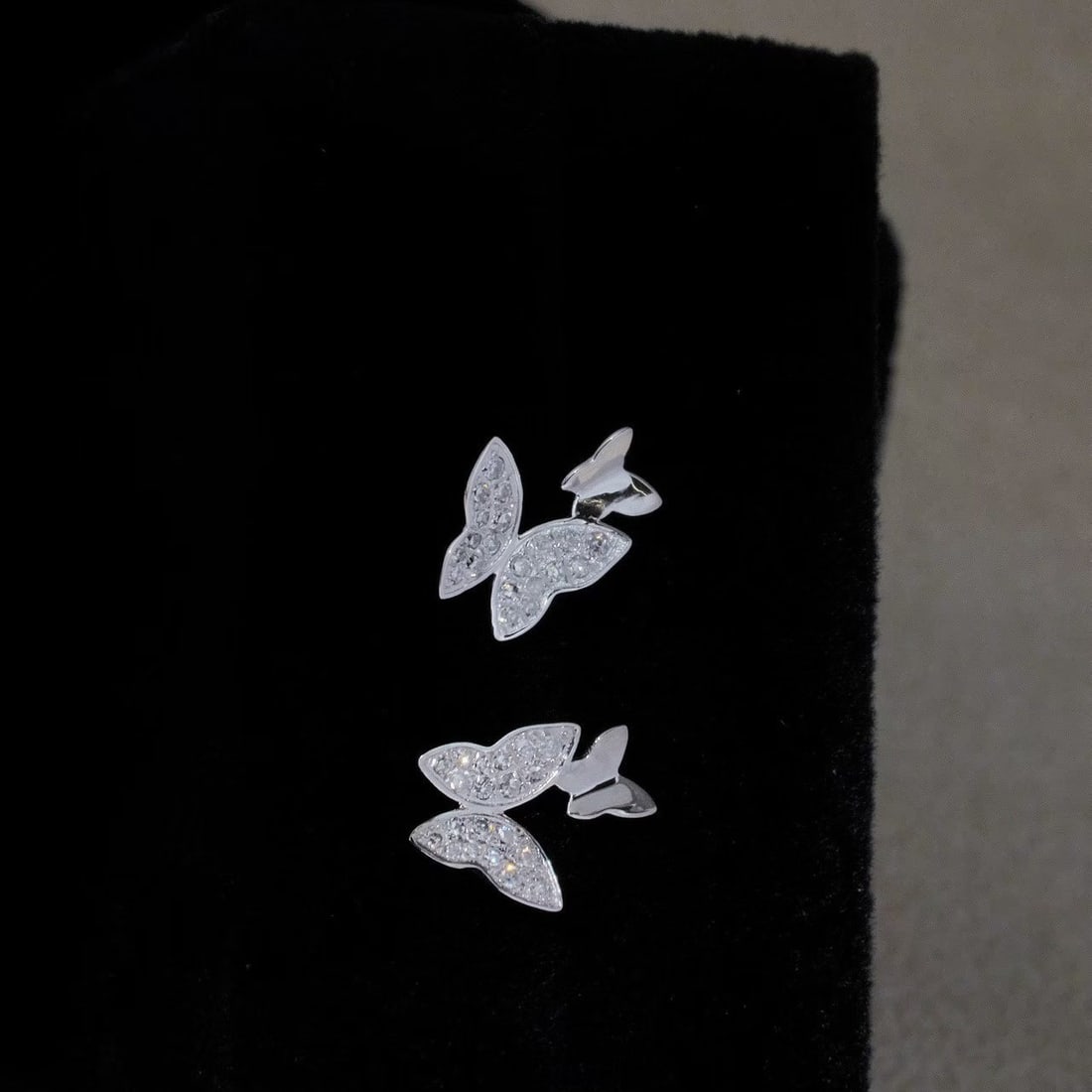 14k Gold 0.16 Ct Natural H Diamond & Butterfly Earrings: Ref:231167147 // gold content:14k gold // main gemstone:diamond // shape:round // carat weight:0. 16ct // clarity grade:vs-si // color:h // treatment:natural // cut grade:g // Condition: New Low Estim