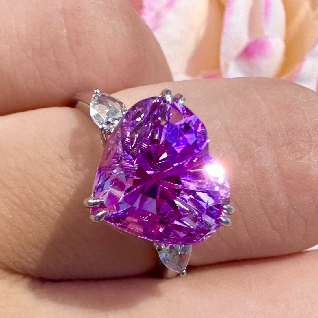 14k Gold 6.08 Ct Natural Kunzite & Diamond Ring: Ref:231167151 // gold content:14k gold // ring size:7. 25us // // main gemstone:kunzite // shape:heart // carat weight:6. 08ct // color:purple // treatment:natural // // adjacent gemstone 2 : diamond