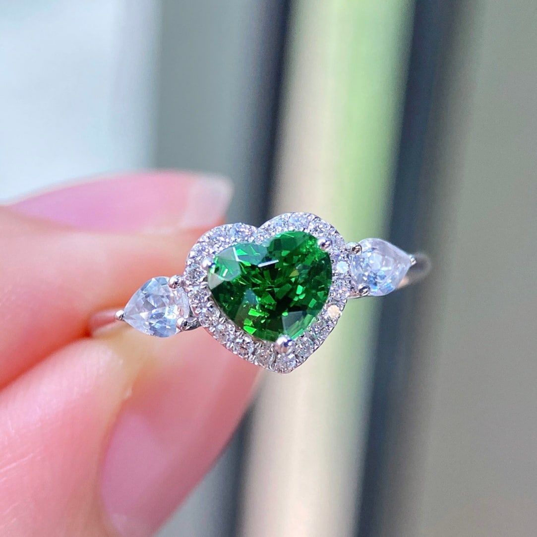 14k Gold 1.01 Ctw Vivid Green Natural Tsavorite & Diamond Ring: Ref:231167160 // gold content:14k gold // ring size:7. 25us // // main gemstone:tsavorite // shape:heart // carat weight:0. 91ct // color:vivid green // treatment:natural // // adjacent gemstone 2 :