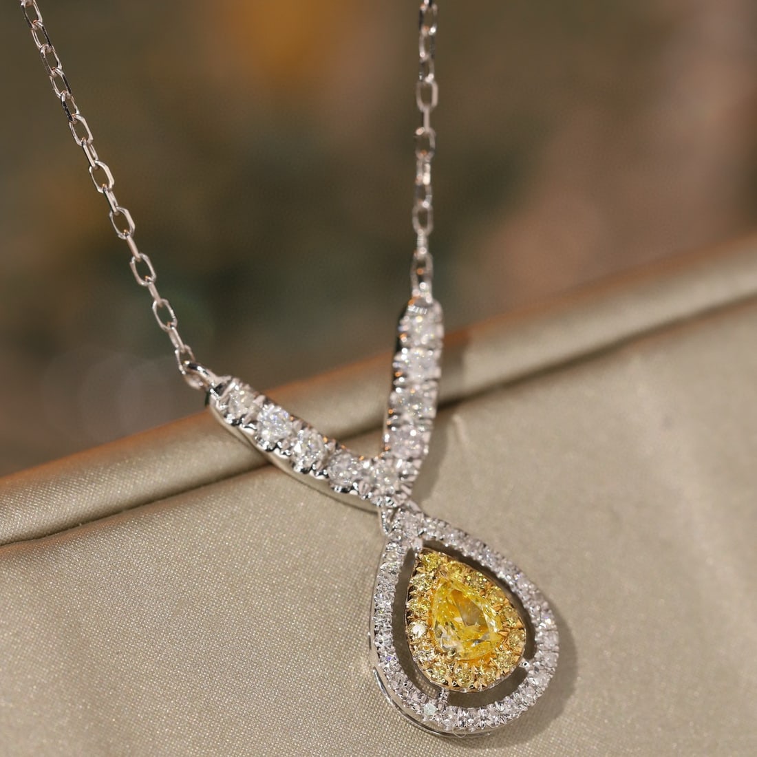 14k Gold 0.5 Ct Natural Color Diamond Necklace - 3