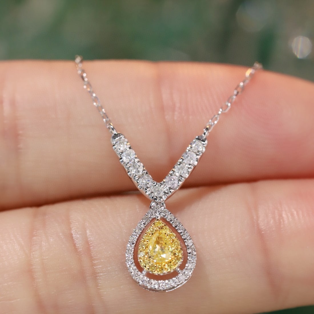14k Gold 0.5 Ct Natural Color Diamond Necklace - 7