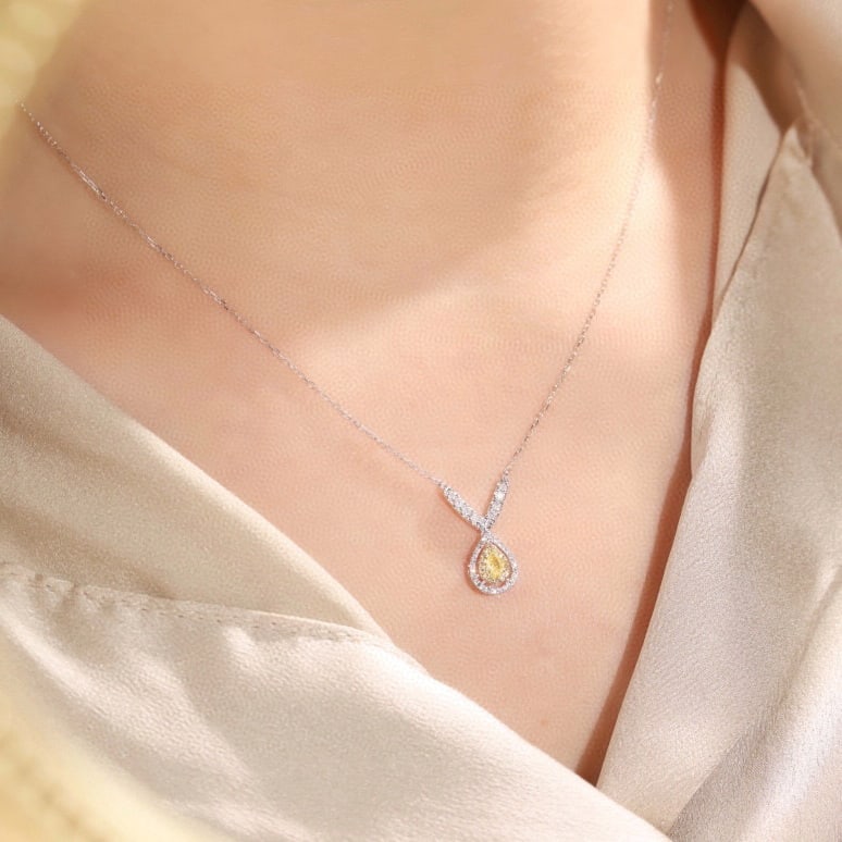 14k Gold 0.5 Ct Natural Color Diamond Necklace - 8