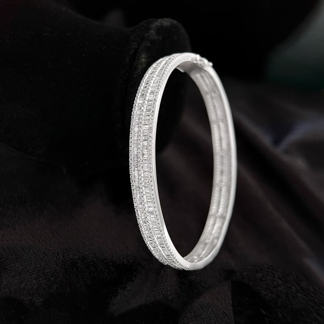 14k Gold 4.5 Ct Natural H Diamond Bangle - 2