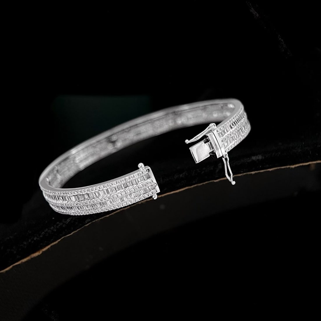 14k Gold 4.5 Ct Natural H Diamond Bangle - 3