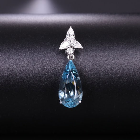 14k Gold 2.94 Ctw Natural Aquamarine & Diamond Pendant( Without Chain ): Ref:231167208 // gold content:14k gold // main gemstone:aquamarine // shape:pear // carat weight:2. 66ct // color:blue // treatment:natural // // adjacent gemstone 2 : diamond // shape:multiple //
