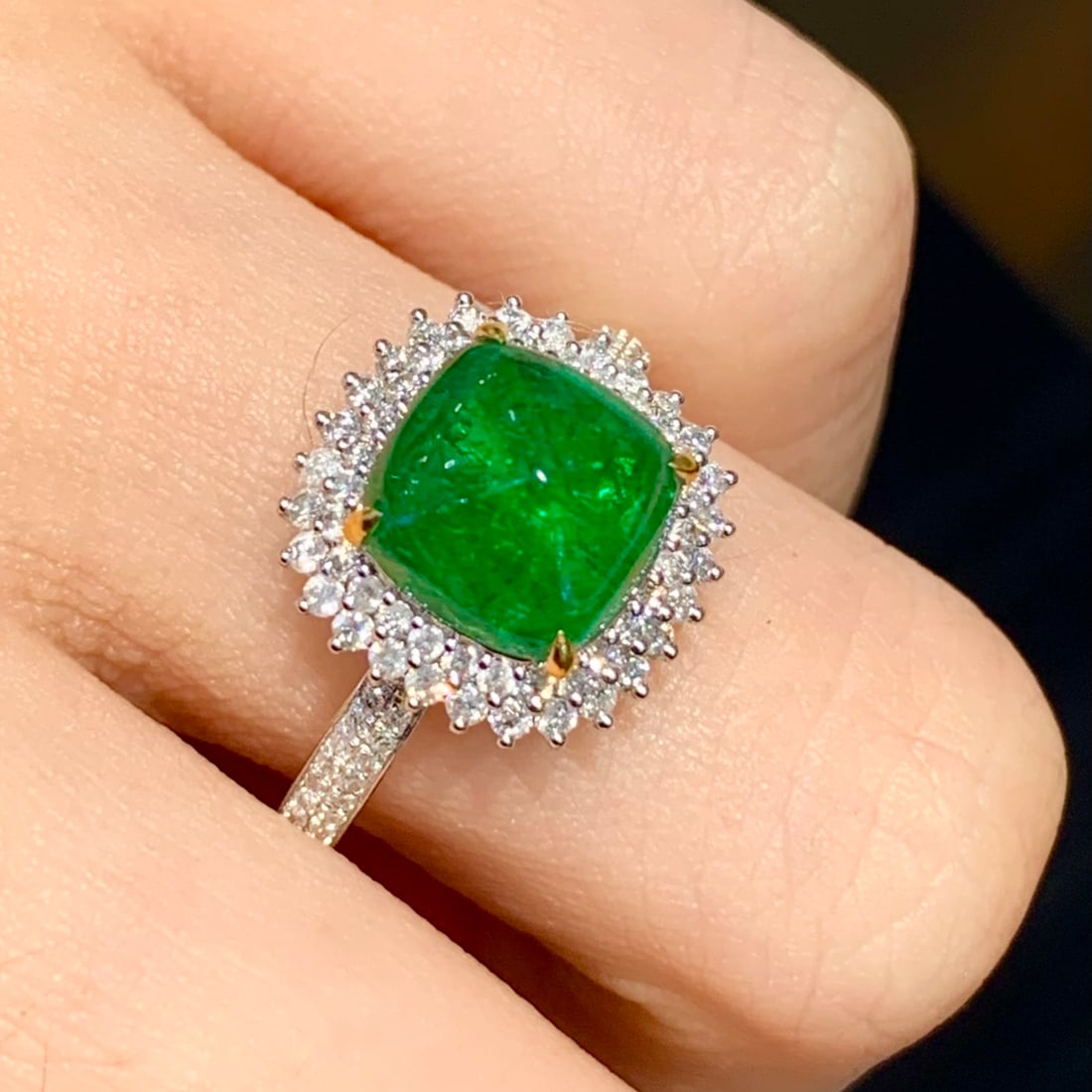 14k Gold 2.4 Ct Vivid Green Natural Emerald & Diamond Ring - 3