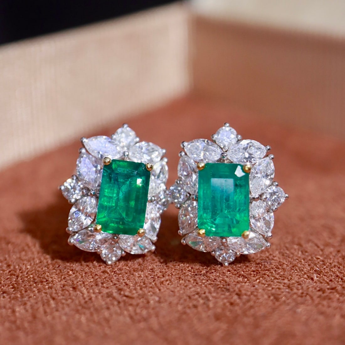 14k Gold 2.62 Ctw Natural Emerald & Diamond Earrings: Ref:231167228 // gold content:14k gold // main gemstone:emerald // shape:octagonal // carat weight:1. 4ct // color:green // treatment:natural // // adjacent gemstone 2 : diamond // shape:multiple // c