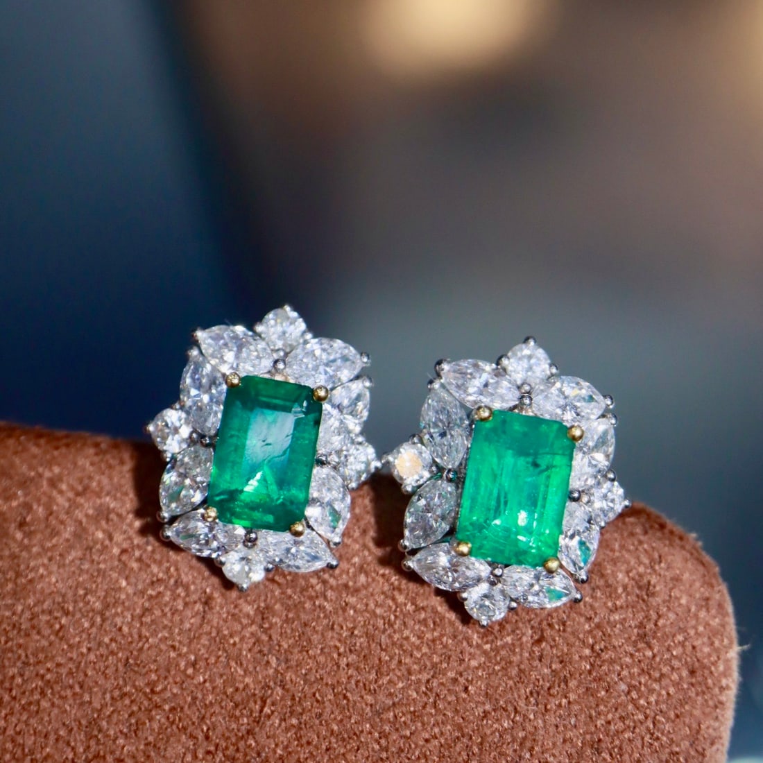 14k Gold 2.62 Ctw Natural Emerald & Diamond Earrings - 4