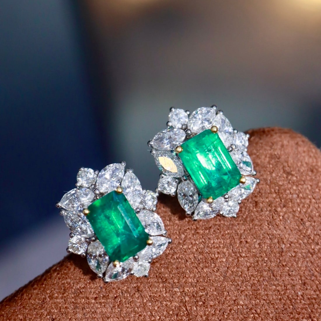 14k Gold 2.62 Ctw Natural Emerald & Diamond Earrings - 5