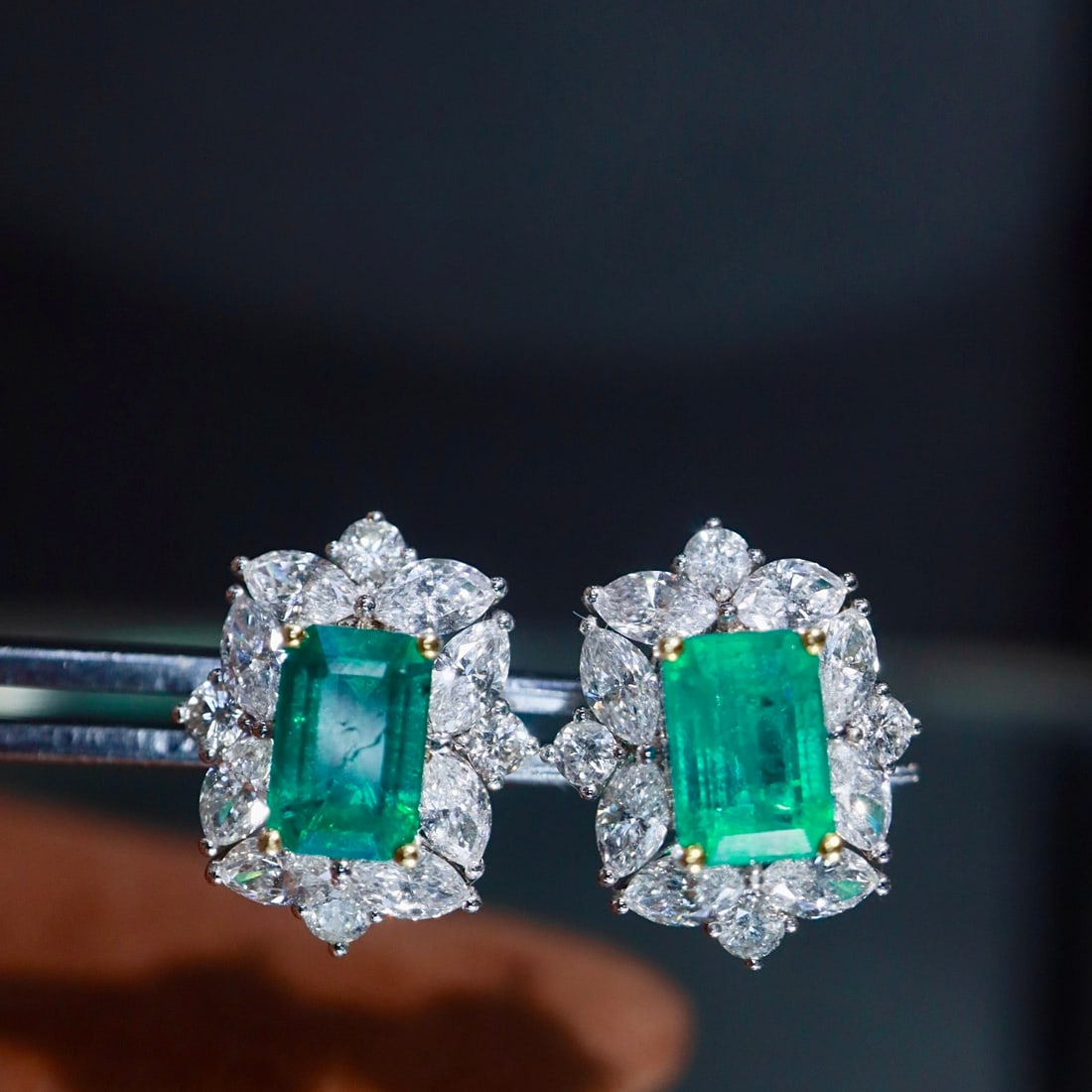 14k Gold 2.62 Ctw Natural Emerald & Diamond Earrings - 6