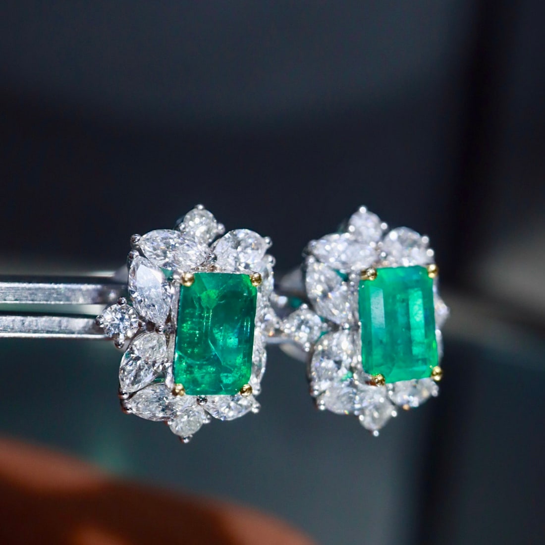14k Gold 2.62 Ctw Natural Emerald & Diamond Earrings - 7