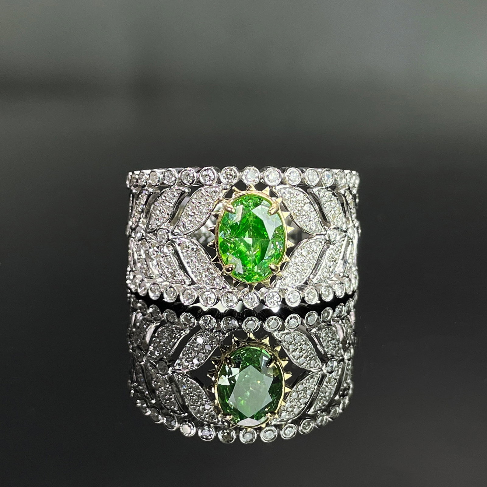 14k Gold 1.72 Ctw Natural Green Diamond & Diamond Ring: Ref:231168001 // gold content:14k gold // ring size:7. 25us // // main gemstone:green diamond // shape:oval // carat weight:1. 1ct // color:green // treatment:natural // // adjacent gemstone 2 : diamo