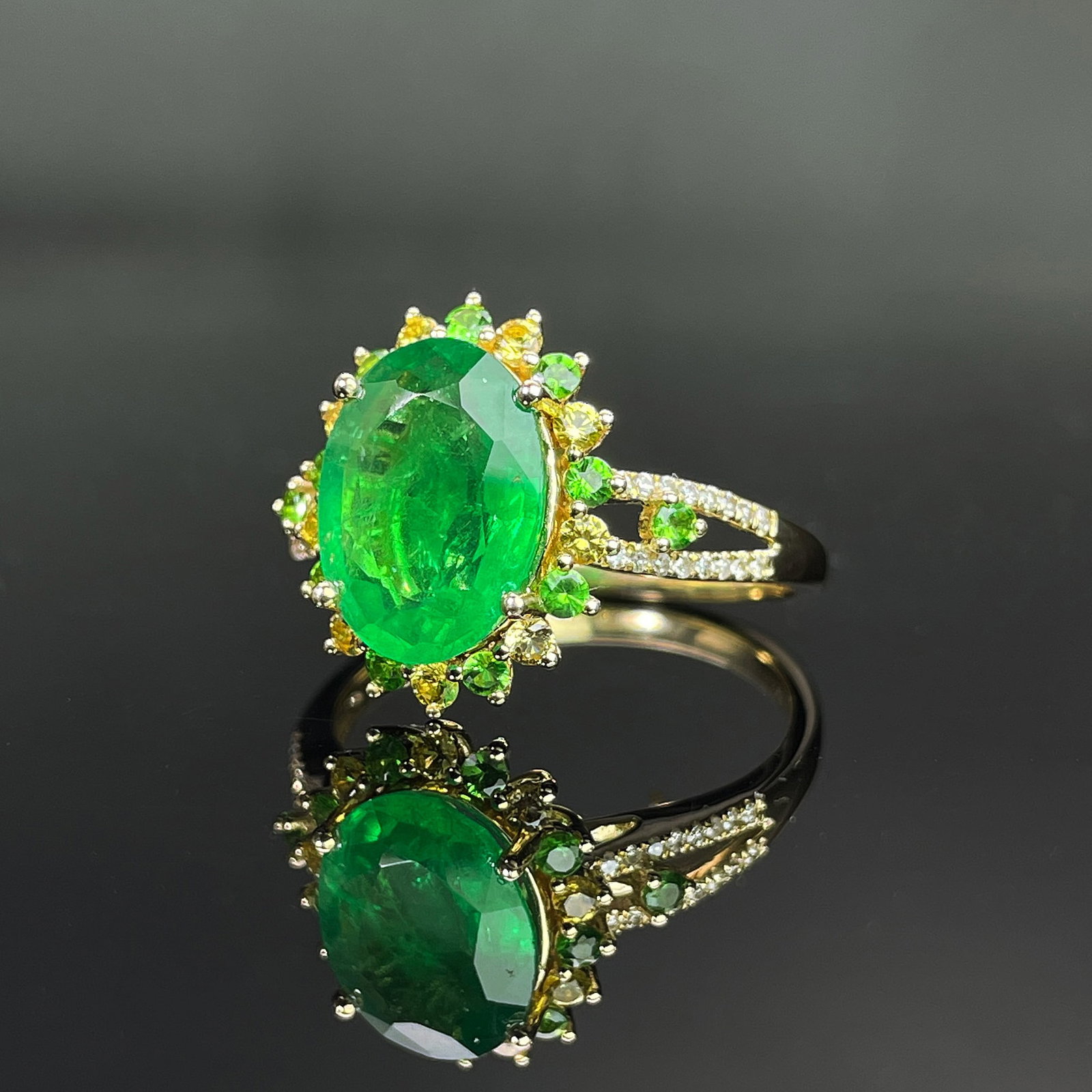 14k Gold 3.1 Ctw Natural Emerald & Diamond Ring - 2
