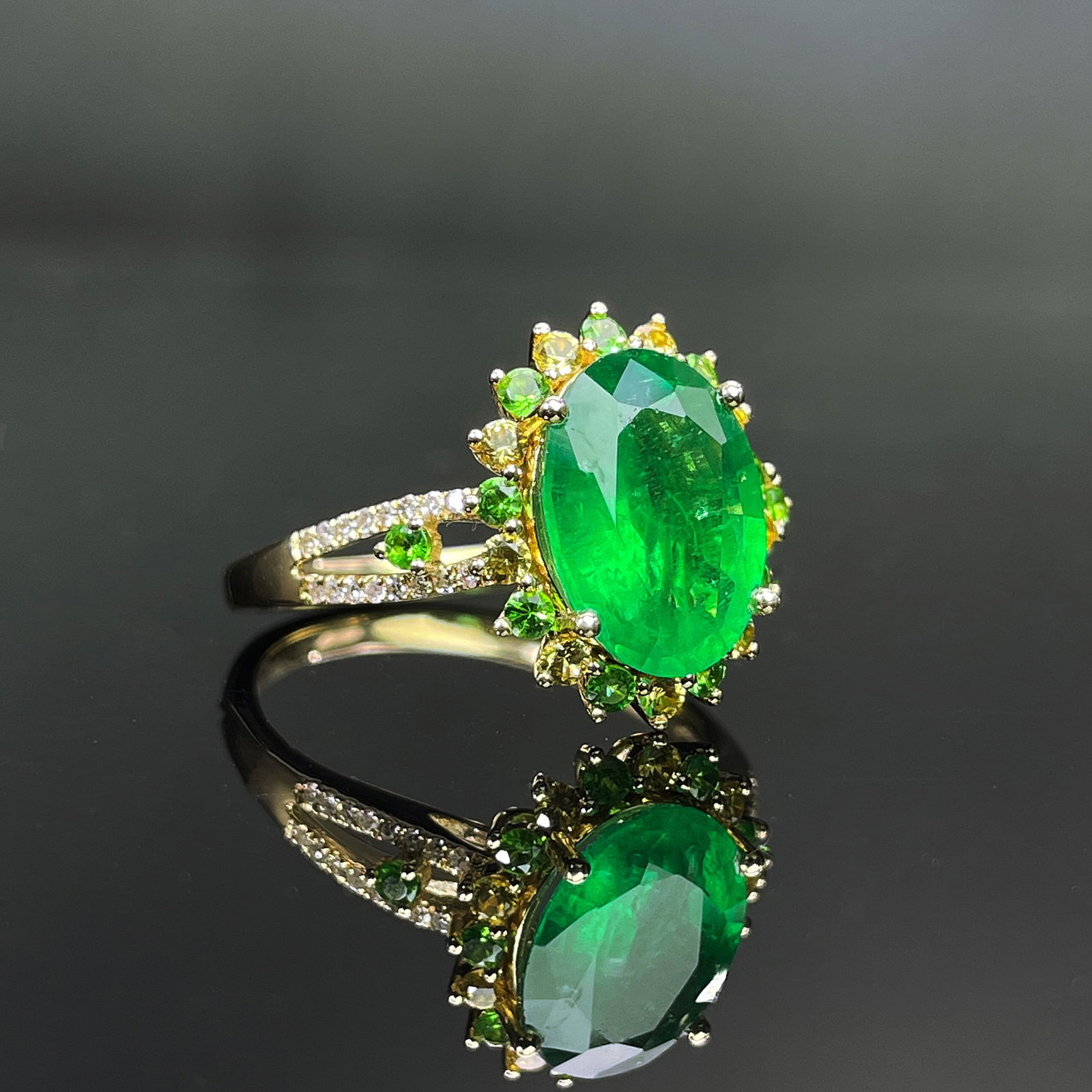 14k Gold 3.1 Ctw Natural Emerald & Diamond Ring - 3