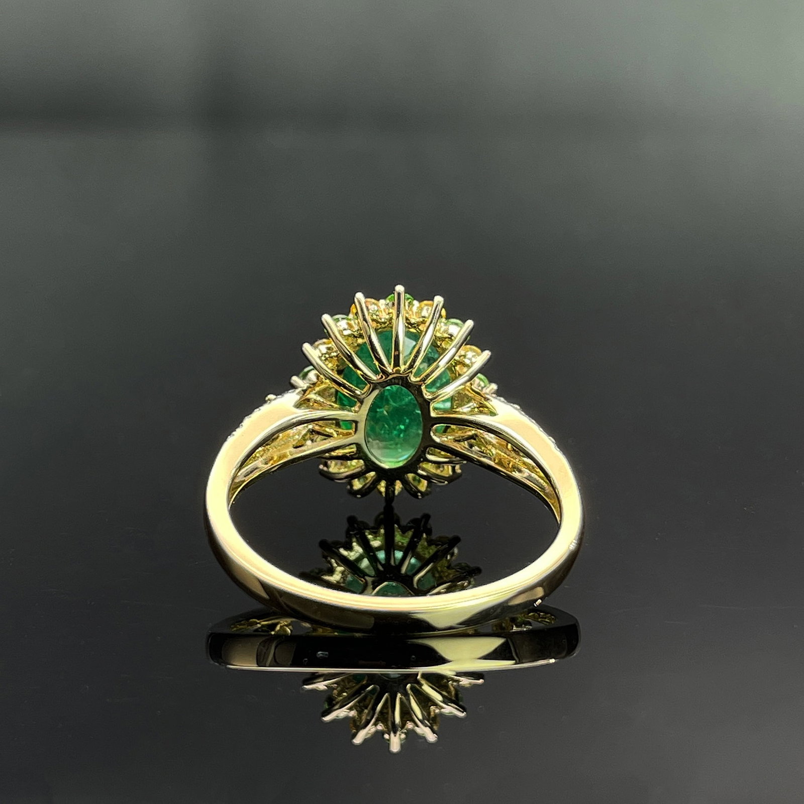 14k Gold 3.1 Ctw Natural Emerald & Diamond Ring - 4