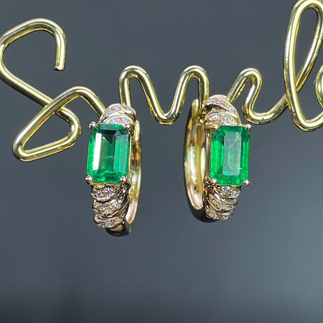 14k Gold 1.12 Ctw Natural Emerald & Diamond Earrings: Ref:231168005 // gold content:14k gold // main gemstone:emerald // shape:octagonal // carat weight:1. 0ct // color:green // treatment:natural // // adjacent gemstone 2 : diamond // shape:round // cara