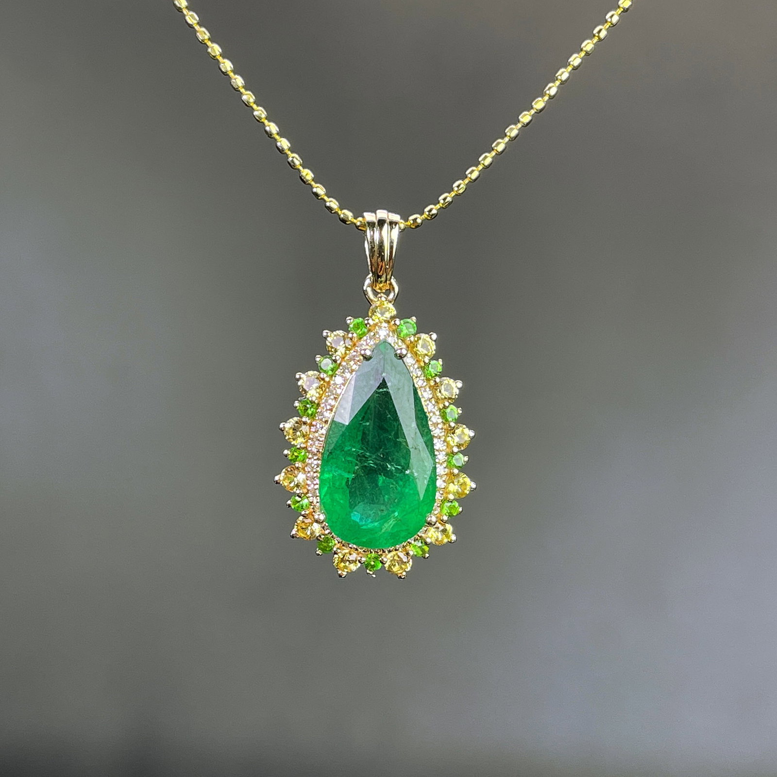 14k Gold 3.12 Ctw Natural Emerald & Diamond Pendant( Without Chain ): Ref:231168006 // gold content:14k gold // main gemstone:emerald // shape:pear // carat weight:3. 02ct // color:green // treatment:natural // // adjacent gemstone 2 : diamond // shape:round // carat we