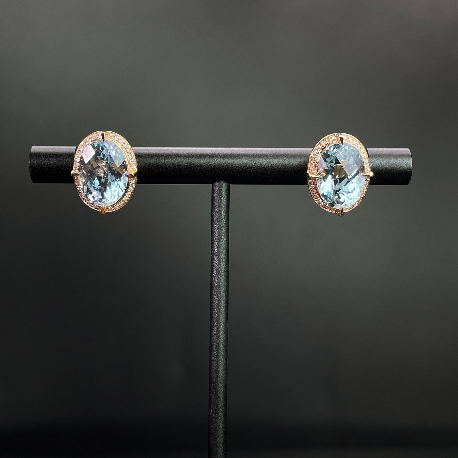14k Gold 3.74 Ctw Natural Aquamarine & Diamond Earrings: Ref:231168007 // gold content:14k gold // main gemstone:aquamarine // shape:oval // carat weight:3. 61ct // color:blue // treatment:natural // // adjacent gemstone 2 : diamond // shape:round // carat