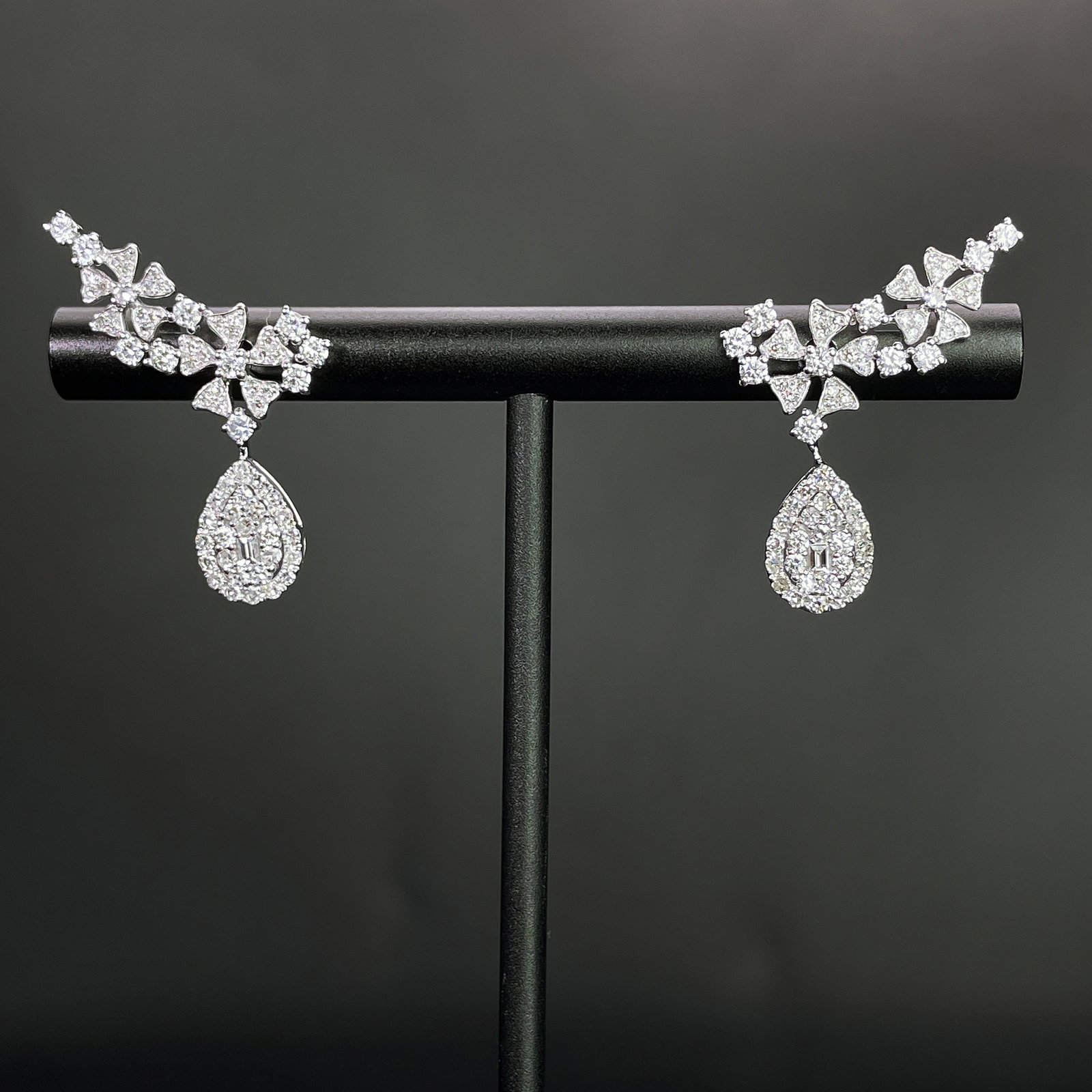 14k Gold 0.82 Ct Natural H Diamond Earrings: Ref:231168011 // gold content:14k gold // main gemstone:diamond // shape:multiple // carat weight:0. 82ct // clarity grade:vs-si // color:h // treatment:natural // Condition: New Low Estimate: 6000.00