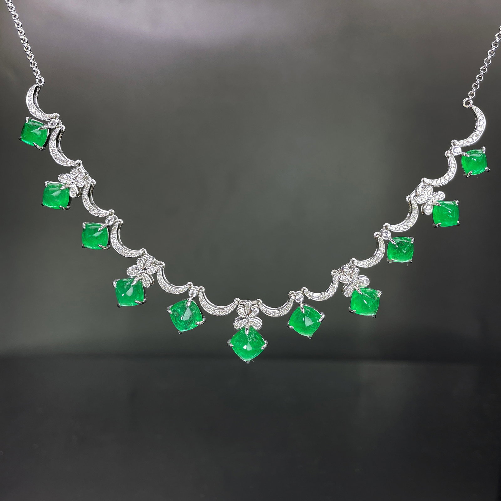 14k Gold 11.22 Ctw Natural Emerald & Diamond Necklace: Ref:231168015 // gold content:14k gold // main gemstone:emerald // shape:sugar-loaf // carat weight:10. 52ct // color:green // treatment:natural // // adjacent gemstone 2 : diamond // shape:round // c