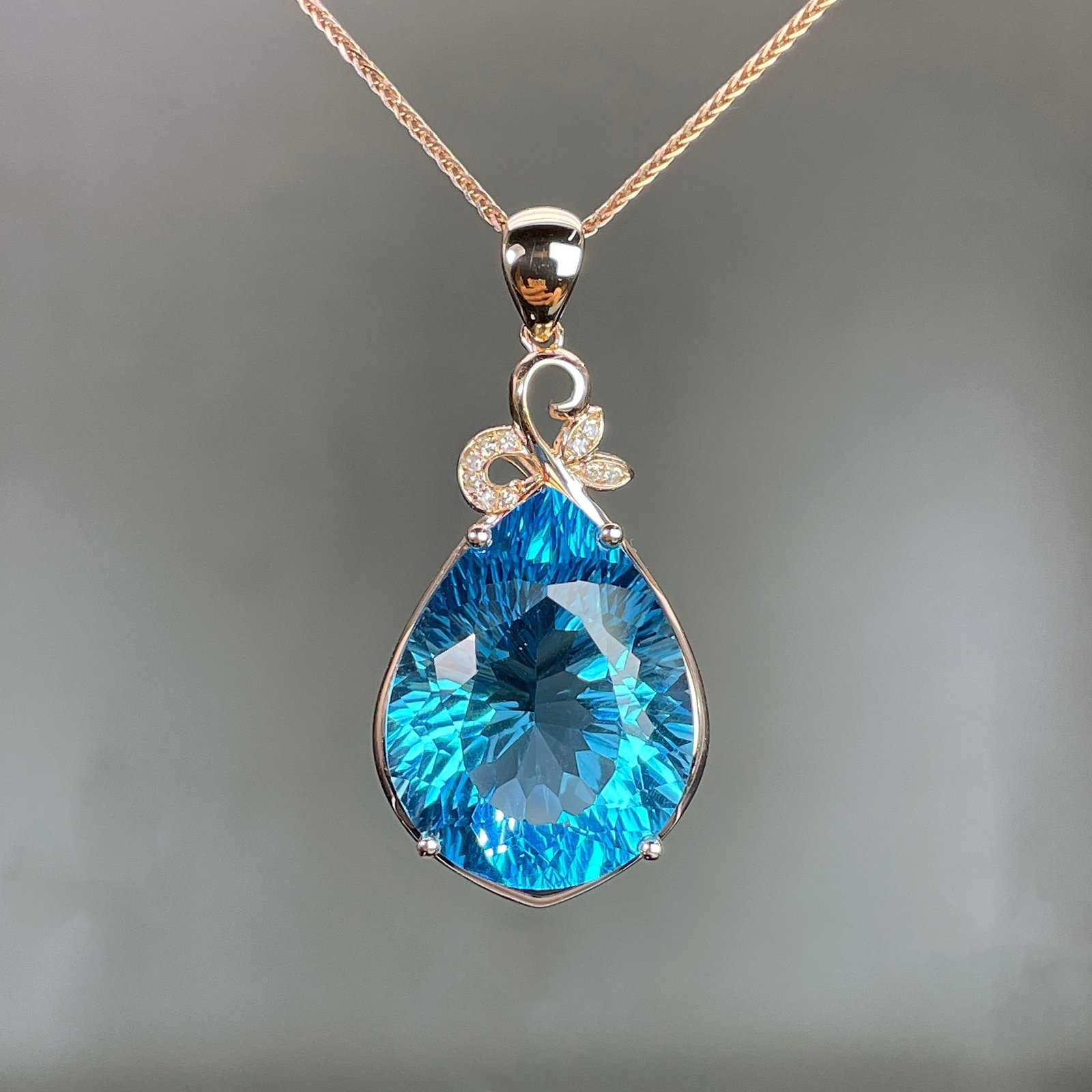 14k Gold 23.79 Ctw Natural Topaz & Diamond Pendant( Without Chain ): Ref:231168020 // gold content:14k gold // main gemstone:topaz // shape:pear // carat weight:23. 7ct // color:blue // treatment:natural // // adjacent gemstone 2 : diamond // shape:round // carat