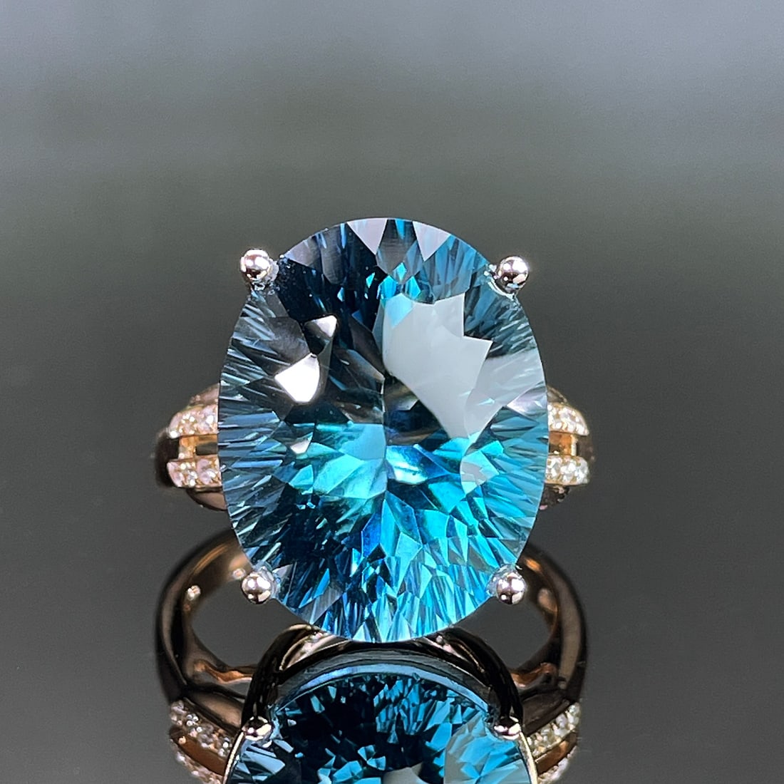 14k Gold 16.66 Ctw Natural Topaz & Diamond Ring: Ref:231168024 // gold content:14k gold // ring size:7. 25us // // main gemstone:topaz // shape:oval // carat weight:16. 55ct // color:blue // treatment:natural // // adjacent gemstone 2 : diamond //