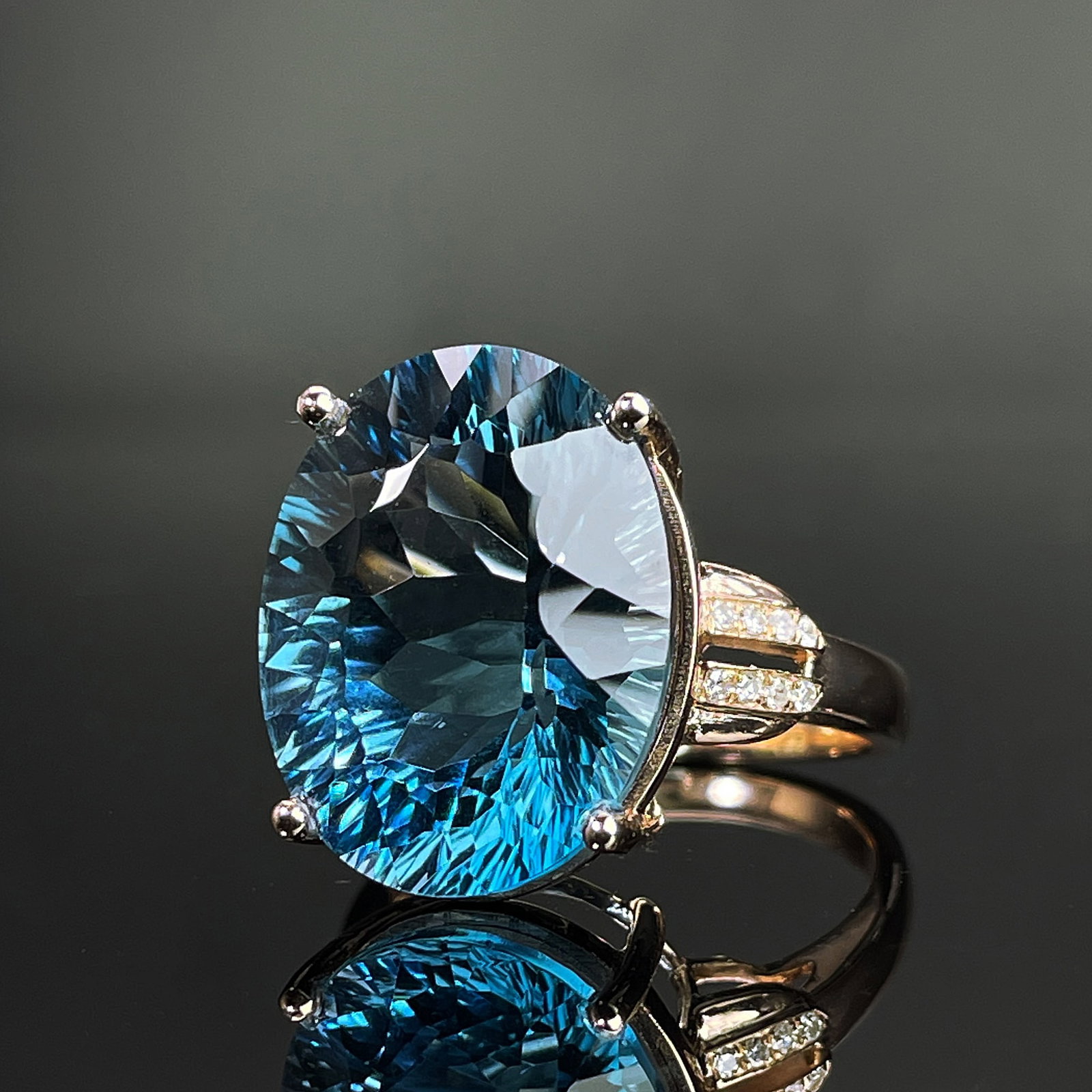 14k Gold 16.66 Ctw Natural Topaz & Diamond Ring - 2