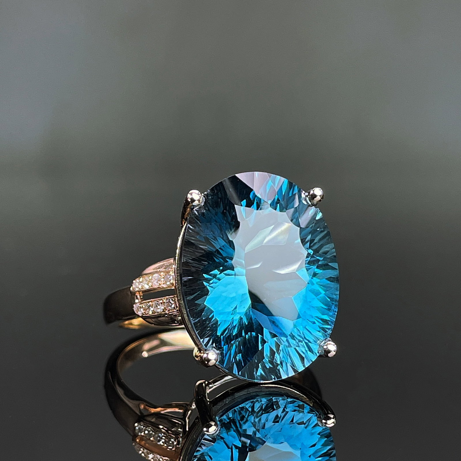 14k Gold 16.66 Ctw Natural Topaz & Diamond Ring - 3