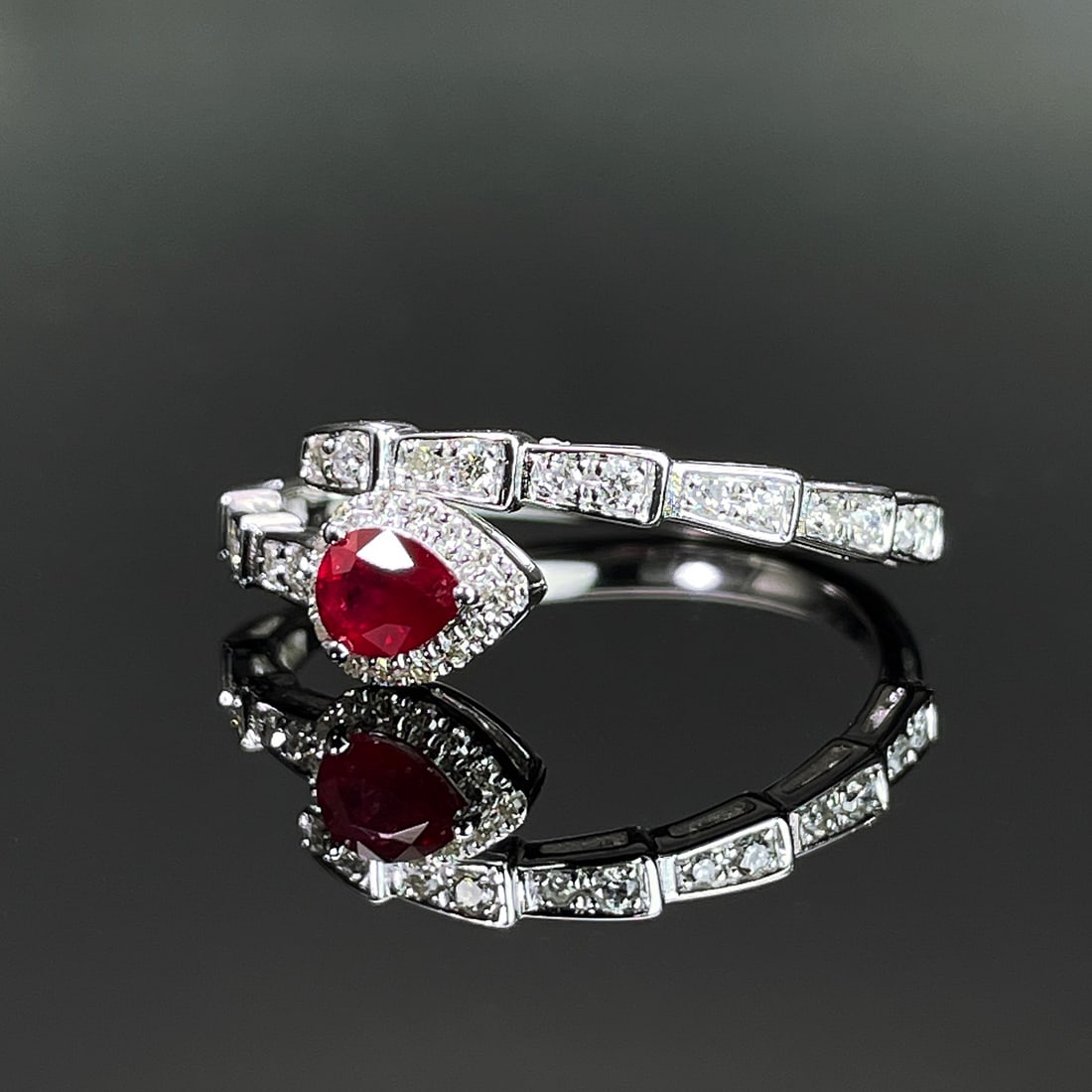 14k Gold 0.47 Ctw Natural Ruby & Diamond & Snake Ring - 2