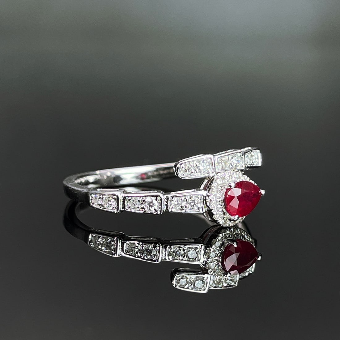 14k Gold 0.47 Ctw Natural Ruby & Diamond & Snake Ring - 3