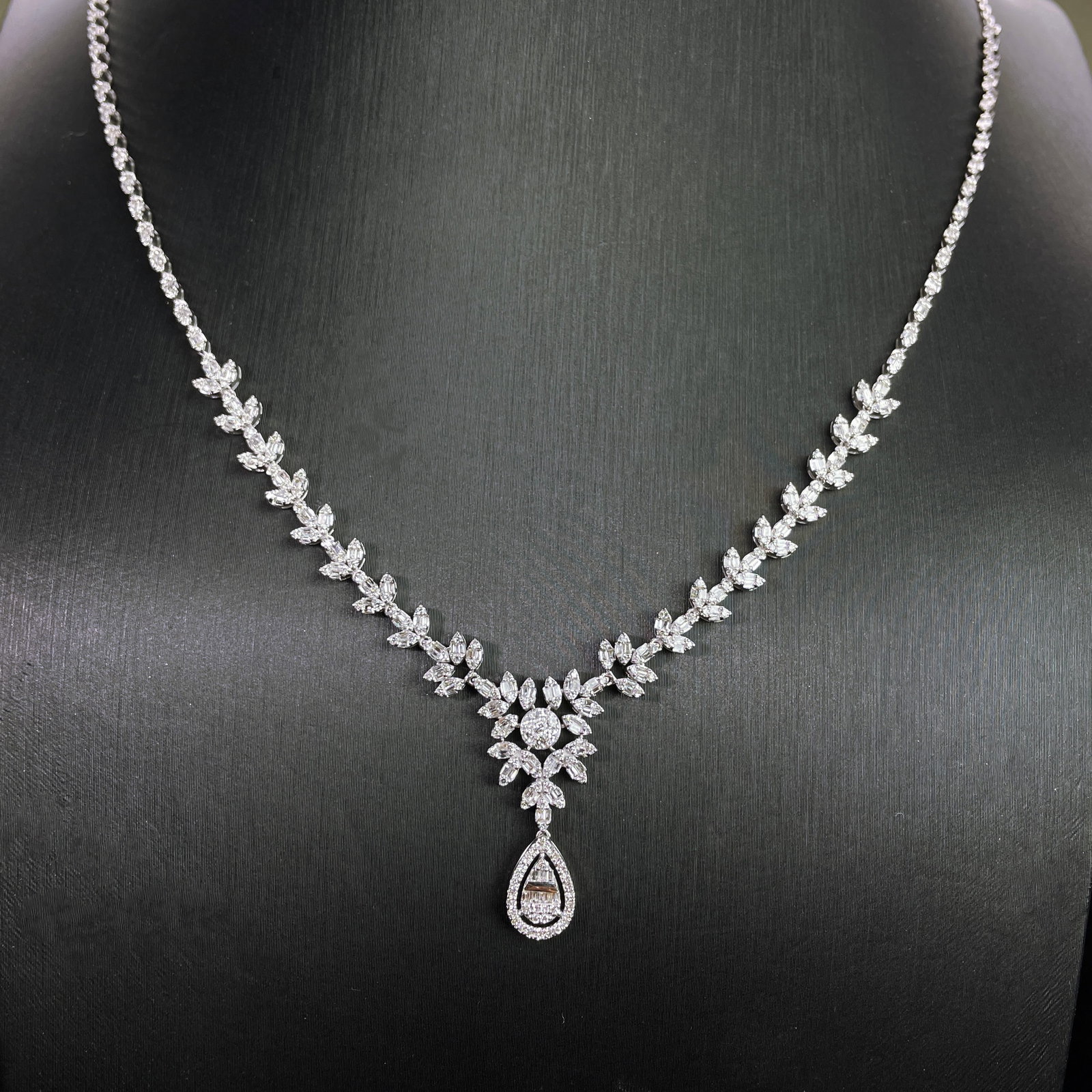 14k Gold 3.82 Ct Natural H Diamond Necklace: Ref:231168028 // gold content:14k gold // main gemstone:diamond // shape:multiple // carat weight:3. 82ct // clarity grade:vs-si // color:h // treatment:natural // Condition: New Low Estimate: