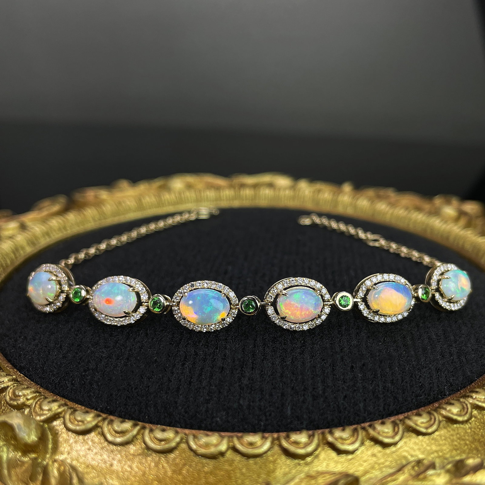 14k Gold 2.86 Ctw Natural Opal & Diamond Bracelet: Ref:231168036 // gold content:14k gold // main gemstone:opal // shape:oval // carat weight:2. 46ct // color:color // treatment:natural // // adjacent gemstone 2 : diamond // shape:round // carat