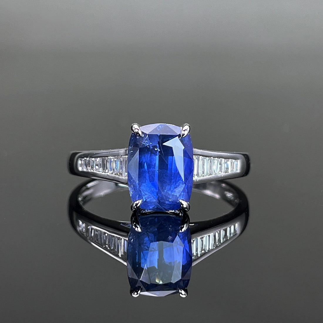 14k Gold 2.62 Ctw Natural Sapphire & Diamond Ring: Ref:231168038 // gold content:14k gold // ring size:7. 25us // // main gemstone:sapphire // shape:cushion // carat weight:2. 3ct // color:blue // treatment:natural // // adjacent gemstone 2 : diamond