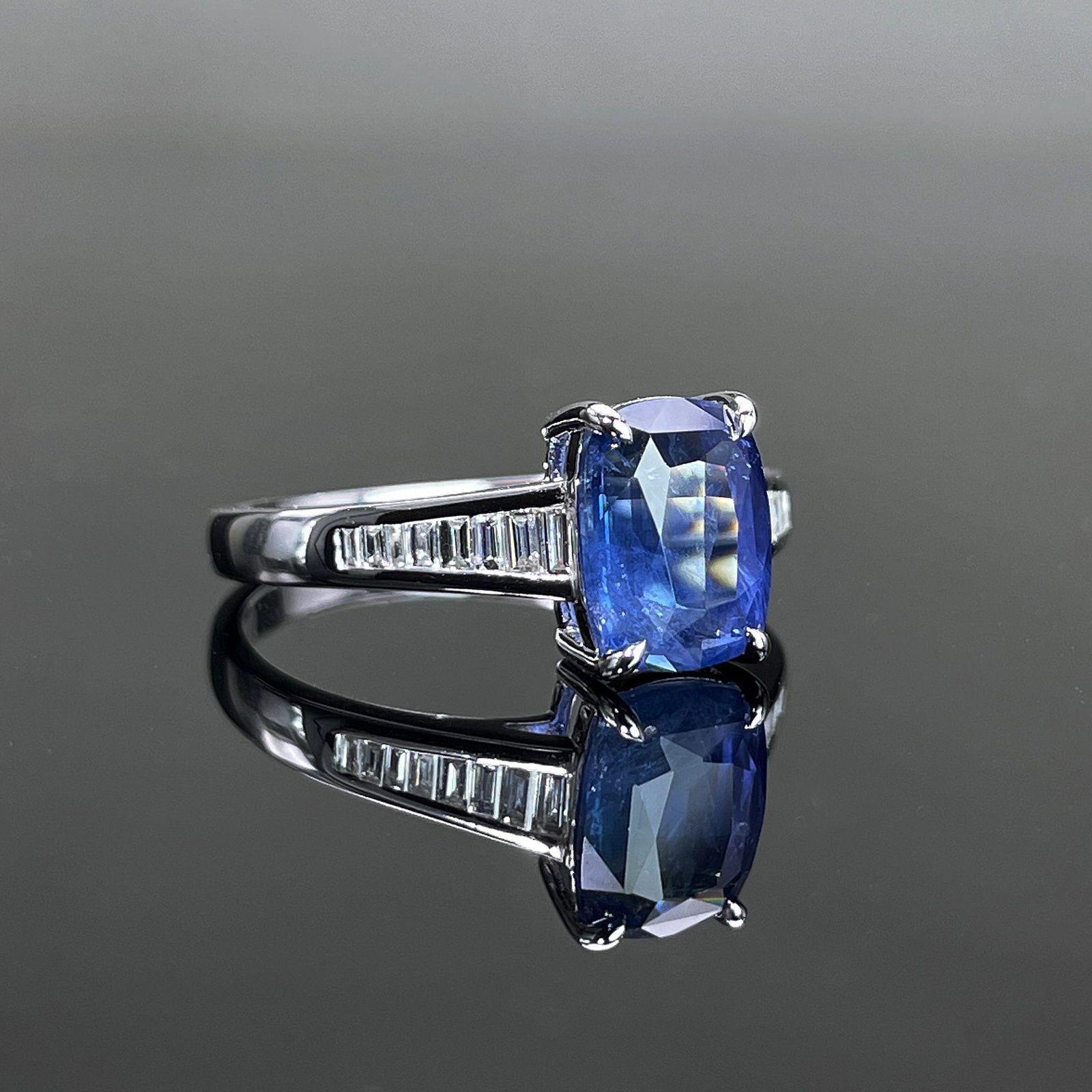 14k Gold 2.62 Ctw Natural Sapphire & Diamond Ring - 3