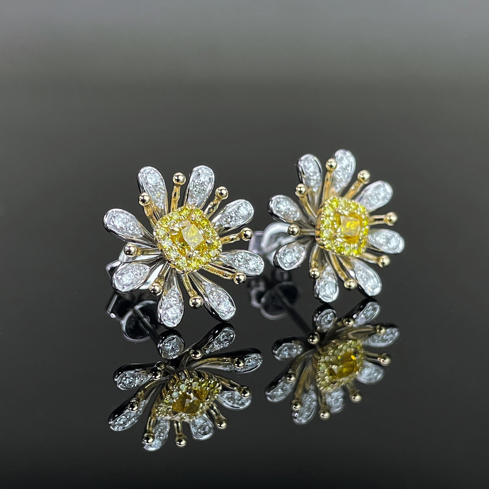14k Gold 0.72 Ctw Natural Yellow Diamond & Diamond & Flowers Earrings - 3