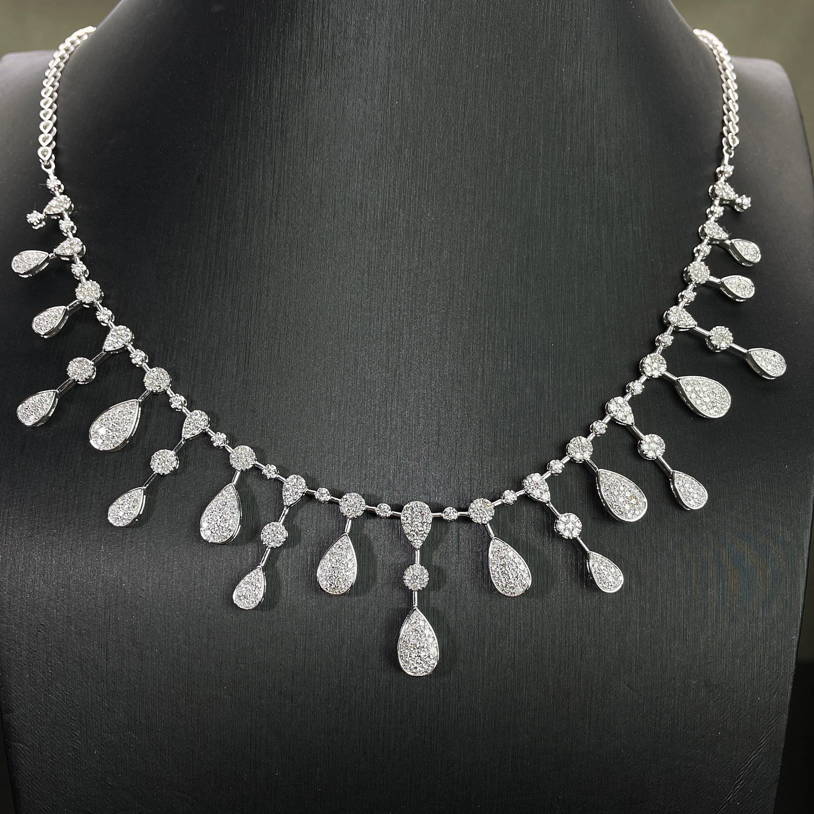 14k Gold 2.72 Ct Natural H Diamond Necklace: Ref:231168046 // gold content:14k gold // main gemstone:diamond // shape:round // carat weight:2. 72ct // clarity grade:vs-si // color:h // treatment:natural // cut grade:g // Condition: New Low