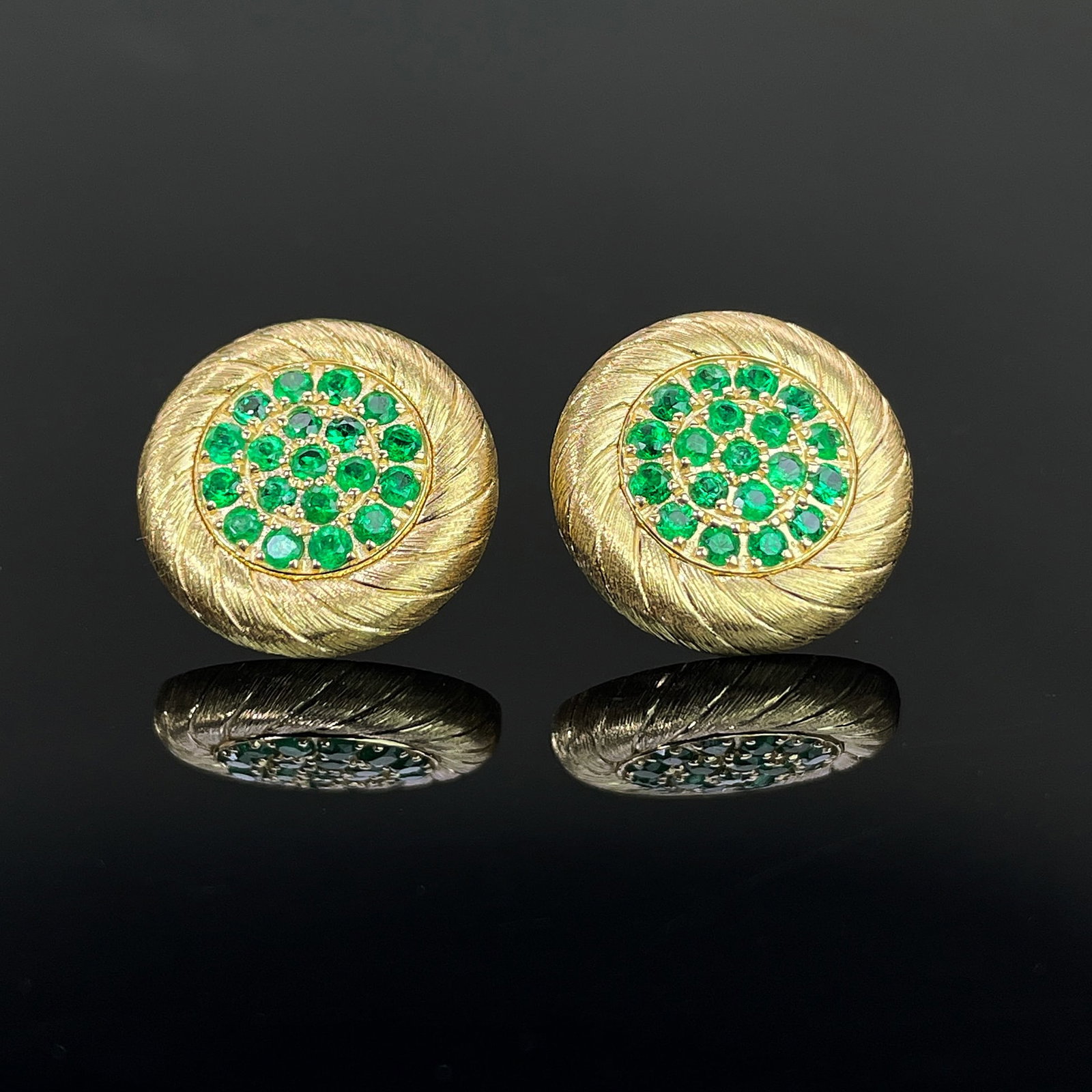 14k Gold 0.82 Ct Natural Emerald & Diamond Earrings: Ref:231168047 // gold content:14k gold // main gemstone:emerald // shape:round // carat weight:0. 82ct // color:green // treatment:natural // cut grade:g // // adjacent gemstone 2 : diamond // shape:r