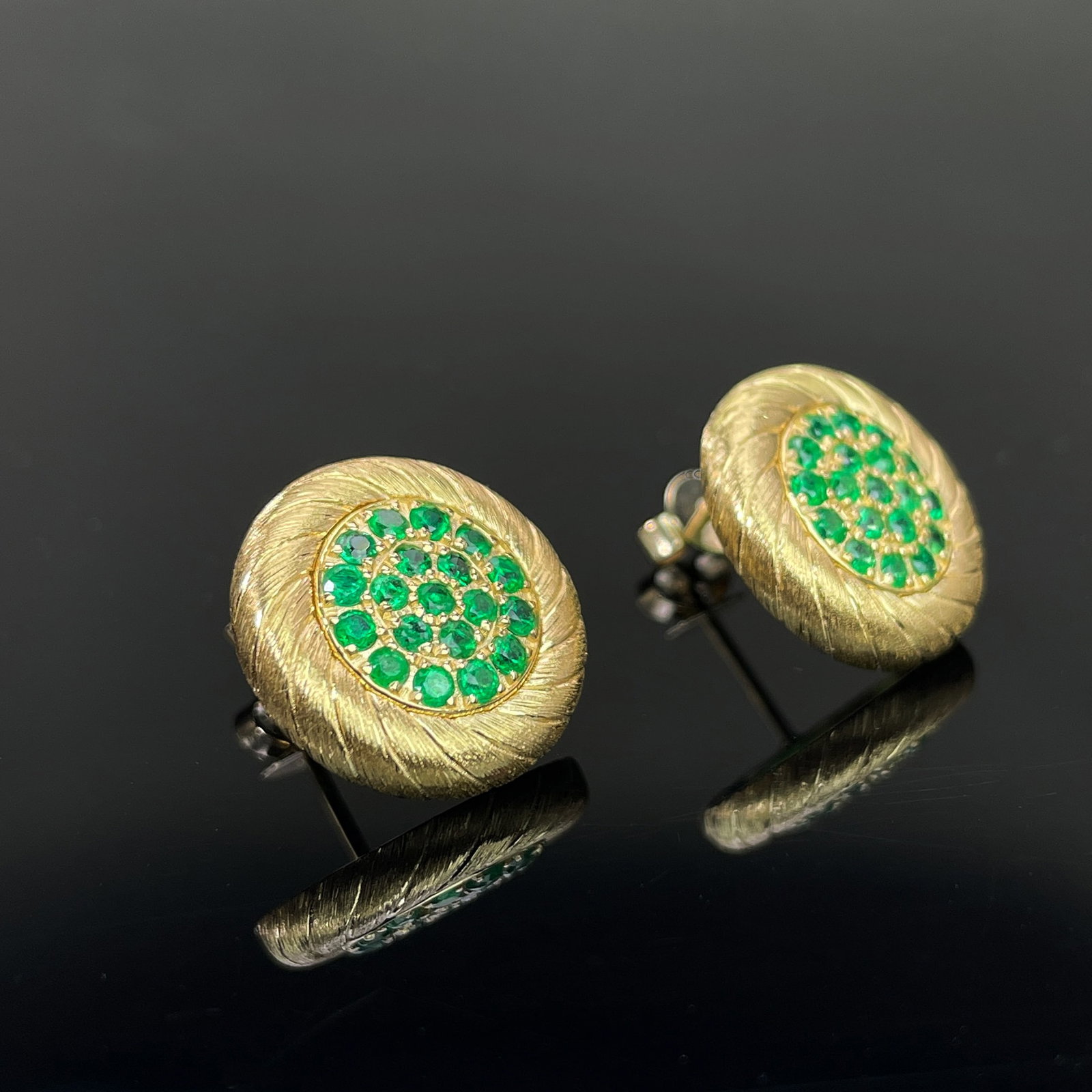 14k Gold 0.82 Ct Natural Emerald & Diamond Earrings - 3
