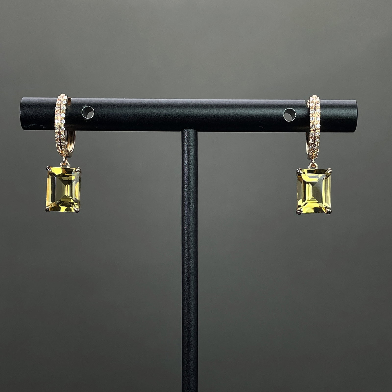 14k Gold 2.6 Ct Natural Citrine & Diamond Earrings: Ref:231168049 // gold content:14k gold // main gemstone:citrine // shape:octagonal // carat weight:2. 6ct // color:yellow // treatment:natural // // adjacent gemstone 2 : diamond // shape:round //
