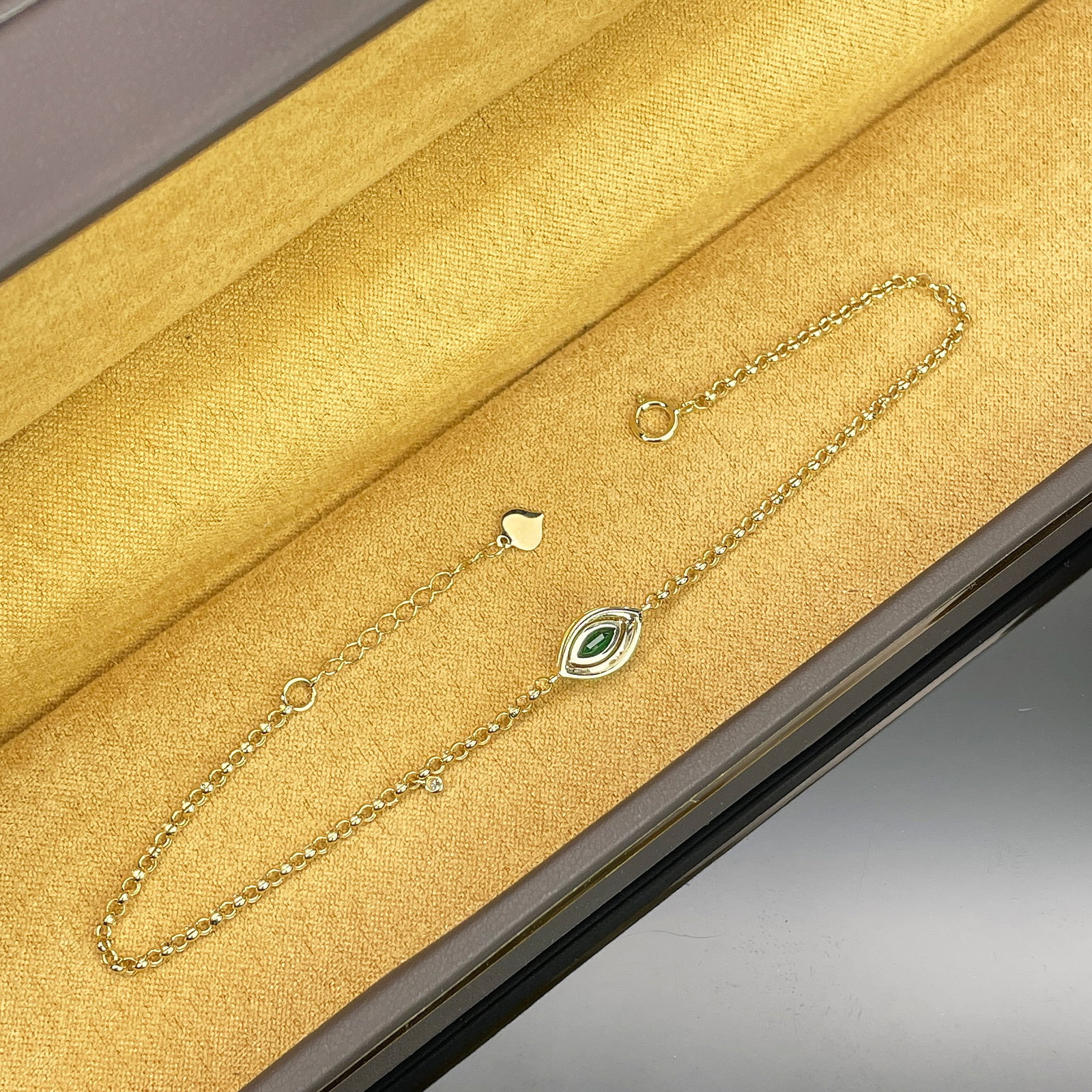 14k Gold 0.38 Ctw Vivid Green Natural Emerald & Diamond Bracelet - 2