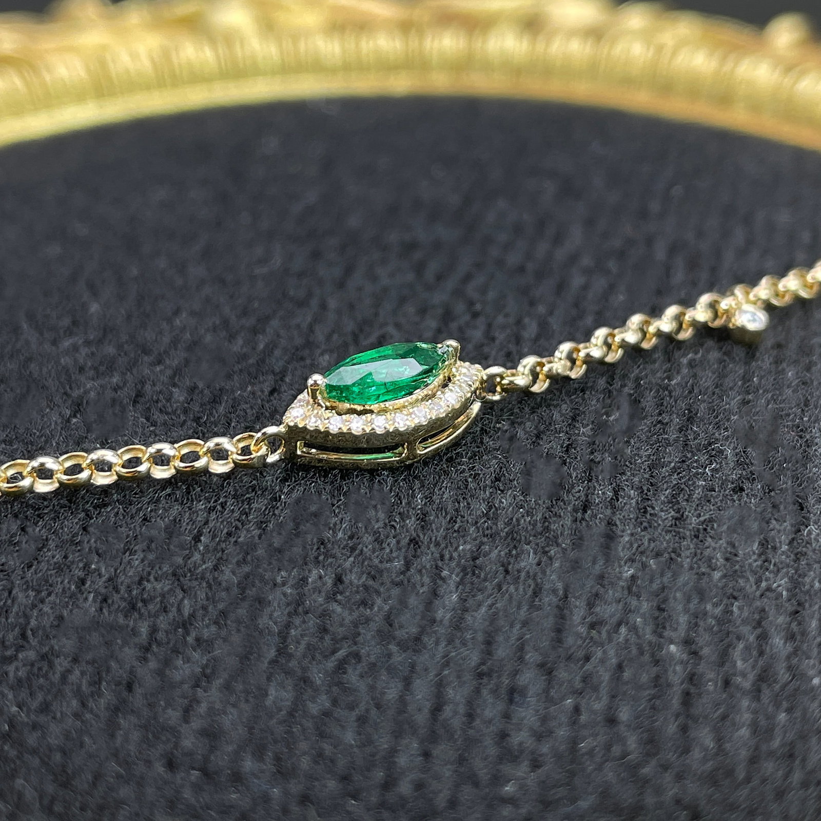 14k Gold 0.38 Ctw Vivid Green Natural Emerald & Diamond Bracelet - 4